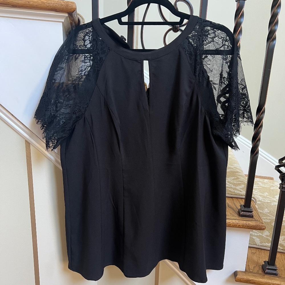 NWT Torrid Plus Size 1X Black Crepe Fit & Flare Blouse with Lace Sleeves